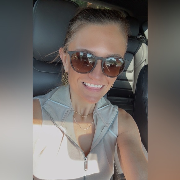 Meet your Posher, Haley - Picture 2 of 4